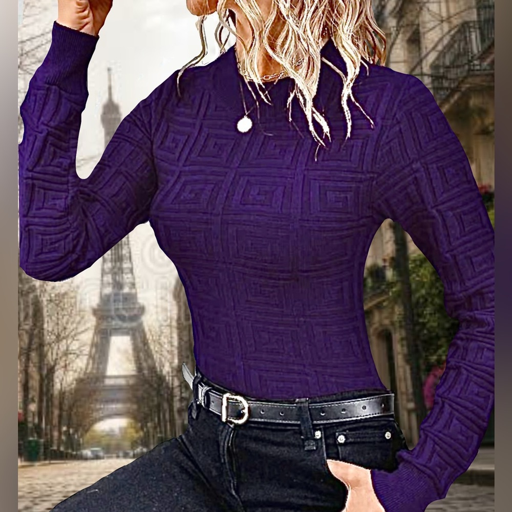 “Greek key" Pattern solid round neck sweater